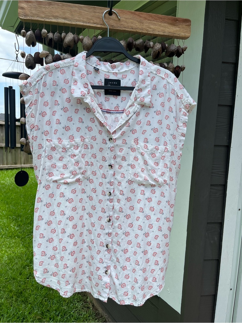 JACHS Girlfriend White Button-Up Blouse with Red and Navy Floral Print
